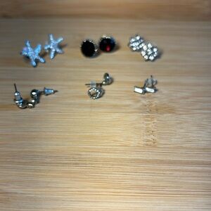 Bundle of 5 pairs pierced stud earrings.